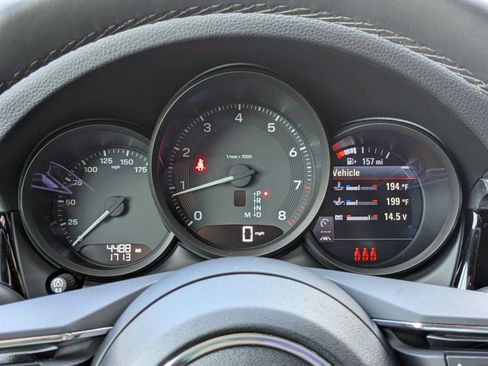 Certified 2025 Porsche Macan image 15