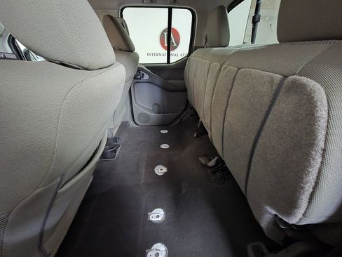 Used 2021 Nissan Frontier SV w/ Midnight Edition Floor Mats image 17