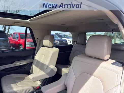 Used 2024 Ford Expedition Limited image 8