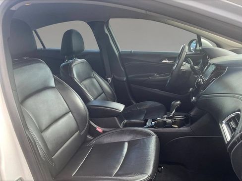 Used 2018 Chevrolet Cruze Premier FWD image 28