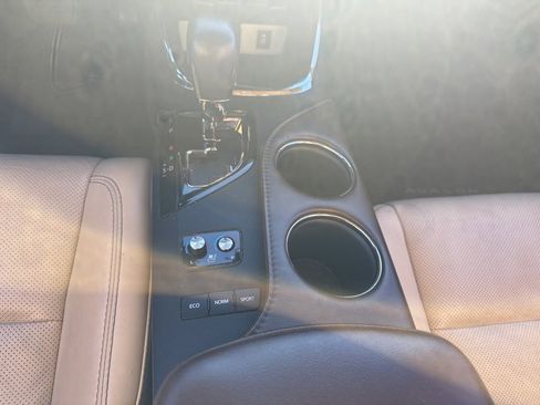 Used 2017 Toyota Avalon Limited image 12