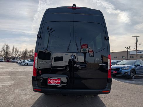 Used 2024 Mercedes-Benz Sprinter 2500 image 9