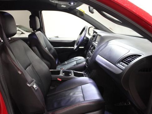Used 2016 Dodge Grand Caravan R/T FWD image 21