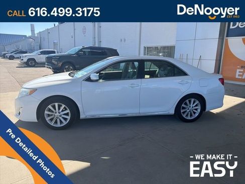 Used 2014 Toyota Camry XLE image 2