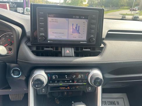 Used 2022 Toyota RAV4 XLE image 4