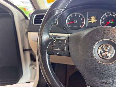 Used 2014 Volkswagen Jetta SE image 12