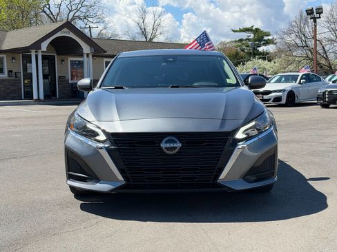 Used 2023 Nissan Altima 2.5 SV FWD image 9