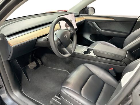 Certified 2023 Tesla Model Y Long Range AWD/4WD image 9