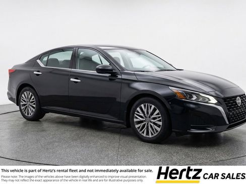 Used 2025 Nissan Altima 2.5 SV FWD image 1