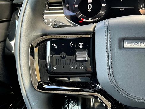 Used 2025 Land Rover Range Rover Sport SE image 18