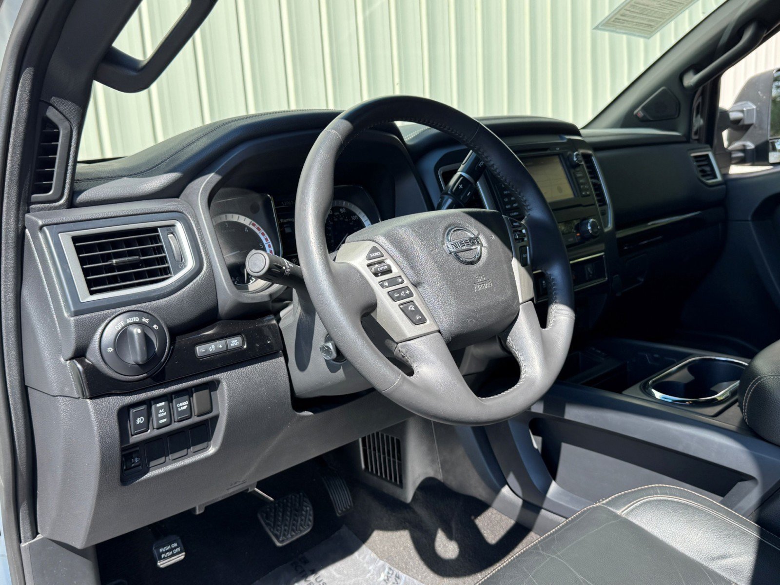 Used 2018 Nissan Titan SL w/ Midnight Edition AWD/4WD image 12