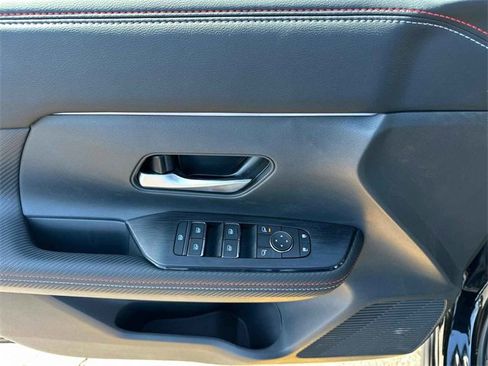 New 2025 Nissan Kicks SR image 7