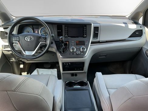 Certified 2018 Toyota Sienna XLE Premium AWD/4WD image 10