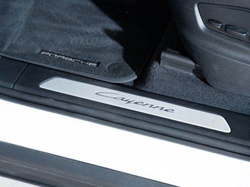 Certified 2026 Porsche Cayenne AWD/4WD image 12