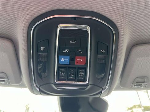 Certified 2023 Jeep Grand Cherokee Limited image 38