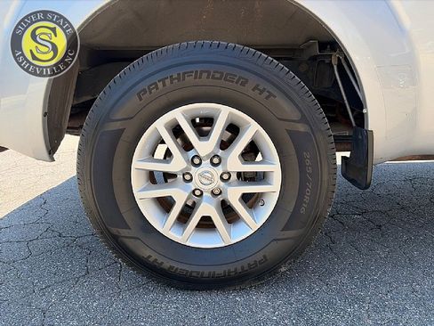 Used 2015 Nissan Frontier SV AWD/4WD image 9