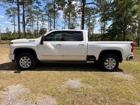 Used 2024 Chevrolet Silverado 2500 High Country w/ Technology Package AWD/4WD image 2