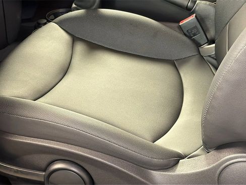 Used 2011 MINI Cooper Hardtop image 18