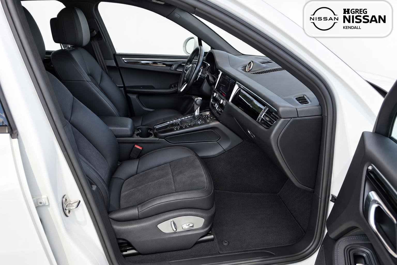 Used 2021 Porsche Macan w/ Premium Package AWD/4WD image 8
