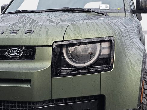 New 2026 Land Rover Defender 110 X-Dynamic SE image 32