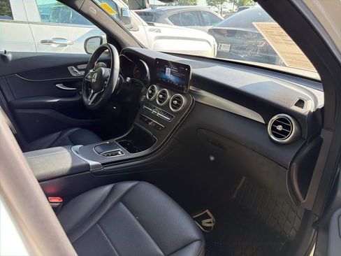 Used 2021 Mercedes-Benz GLC 300 4MATIC image 5