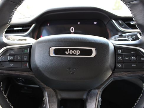 Used 2021 Jeep Grand Cherokee L Limited AWD/4WD image 17