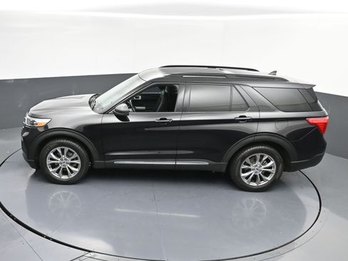 Used 2021 Ford Explorer XLT w/ Equipment Group 202A RWD image 37