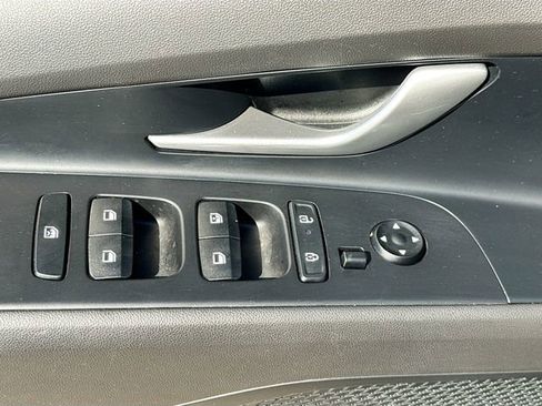 Used 2024 Hyundai Elantra SEL FWD image 18