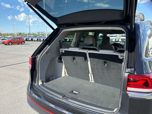 Used 2023 Volkswagen Atlas SEL AWD/4WD image 16