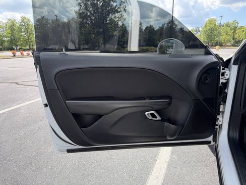 Used 2019 Dodge Challenger SXT RWD image 11