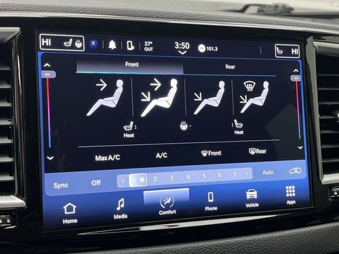 Used 2024 Chrysler Pacifica Touring-L FWD image 19