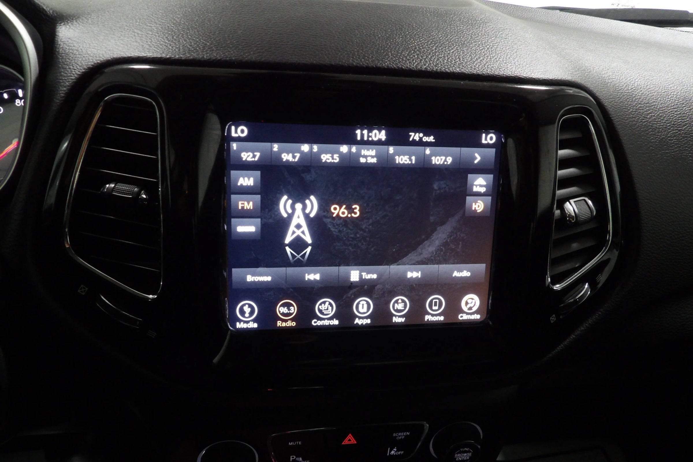 Used 2018 Jeep Compass Limited w/ Navigation Group FWD image 12