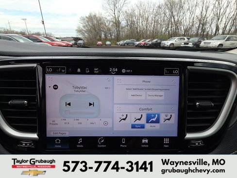 Used 2024 Chrysler Pacifica Touring-L FWD image 21