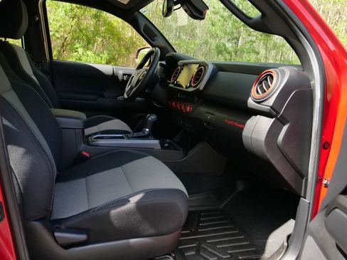 Used 2023 Toyota Tacoma TRD Sport AWD/4WD image 38