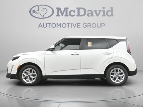 Used 2025 Kia Soul LX FWD image 28