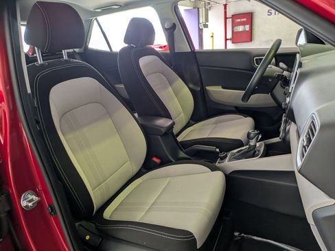 Used 2025 Hyundai Venue SEL FWD image 28
