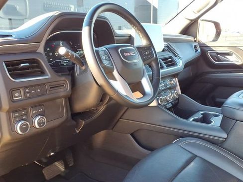Used 2024 GMC Yukon XL SLT image 8