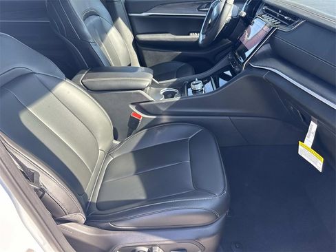 New 2025 Jeep Grand Cherokee L Limited w/ Black Appearance Package image 13