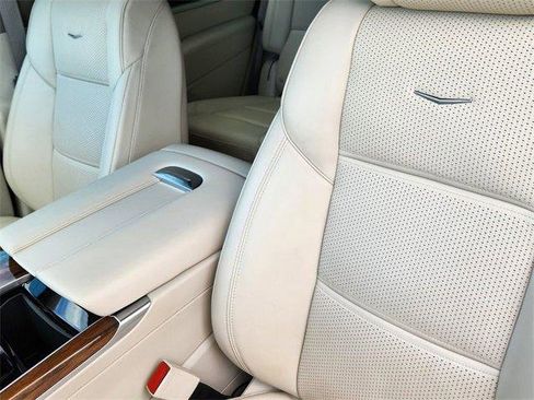 Certified 2025 Cadillac Escalade Premium Luxury Platinum image 16