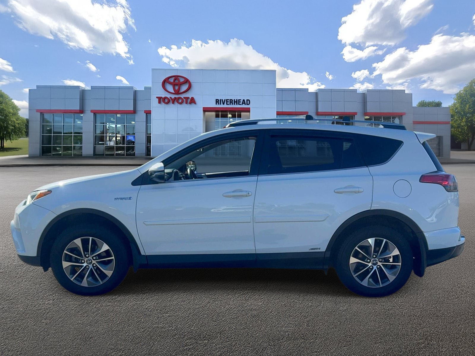 Used 2016 Toyota RAV4 XLE w/ Convenience Package AWD/4WD image 4