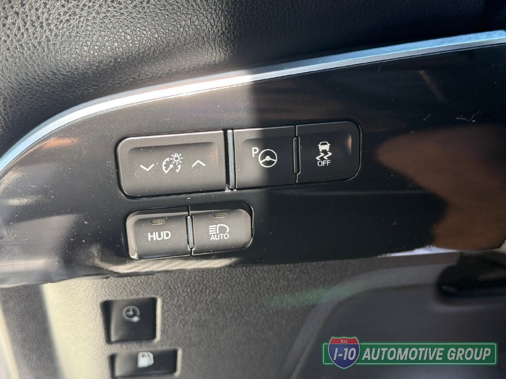 Used 2017 Toyota Prius Prime Advanced FWD image 27