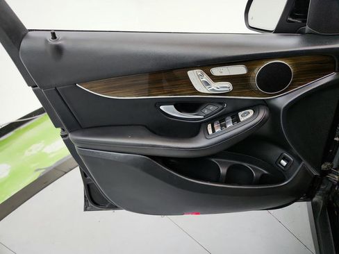Used 2020 Mercedes-Benz GLC 300 4MATIC image 22