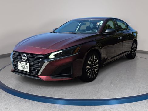 Used 2025 Nissan Altima 2.5 SV FWD image 1