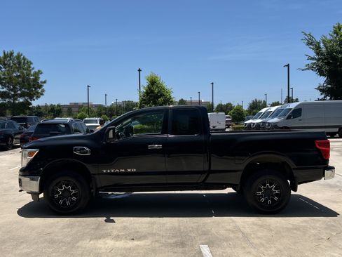 Used 2017 Nissan Titan SV AWD/4WD image 12