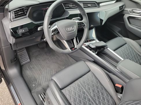 Used 2022 Audi e-tron S Prestige image 18