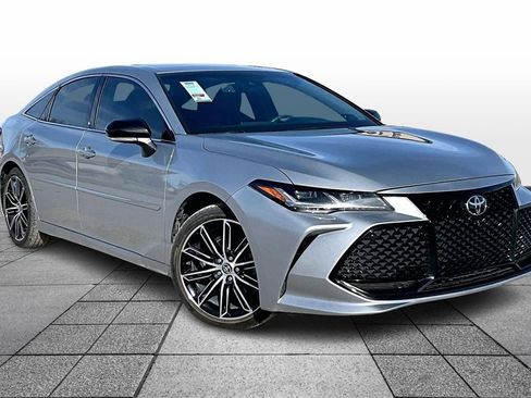 Used 2022 Toyota Avalon Touring image 2