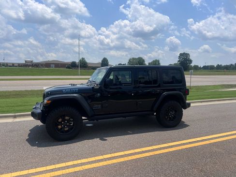 Used 2025 Jeep Wrangler Unlimited Sport S 4xe AWD/4WD image 3