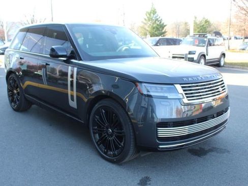 Used 2025 Land Rover Range Rover SV image 10