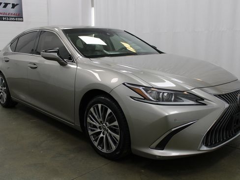 Used 2019 Lexus ES 350 w/ Premium Package image 4
