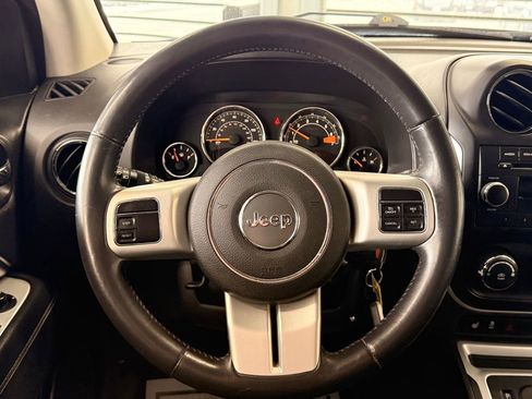 Used 2015 Jeep Compass Latitude image 21